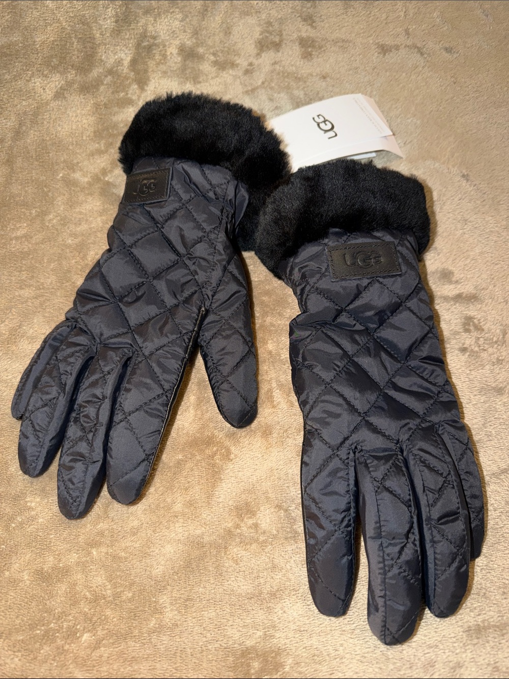 Ugg winter gloves in black